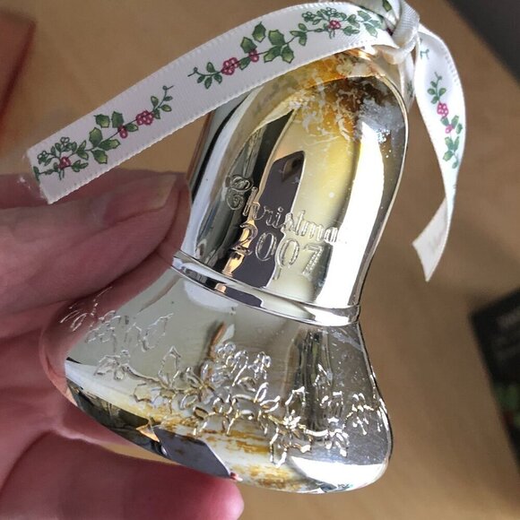2007 Pfaltzgraff Winterberry Silverplate Bell - 1st Edition Ornament - Picture 3 of 9